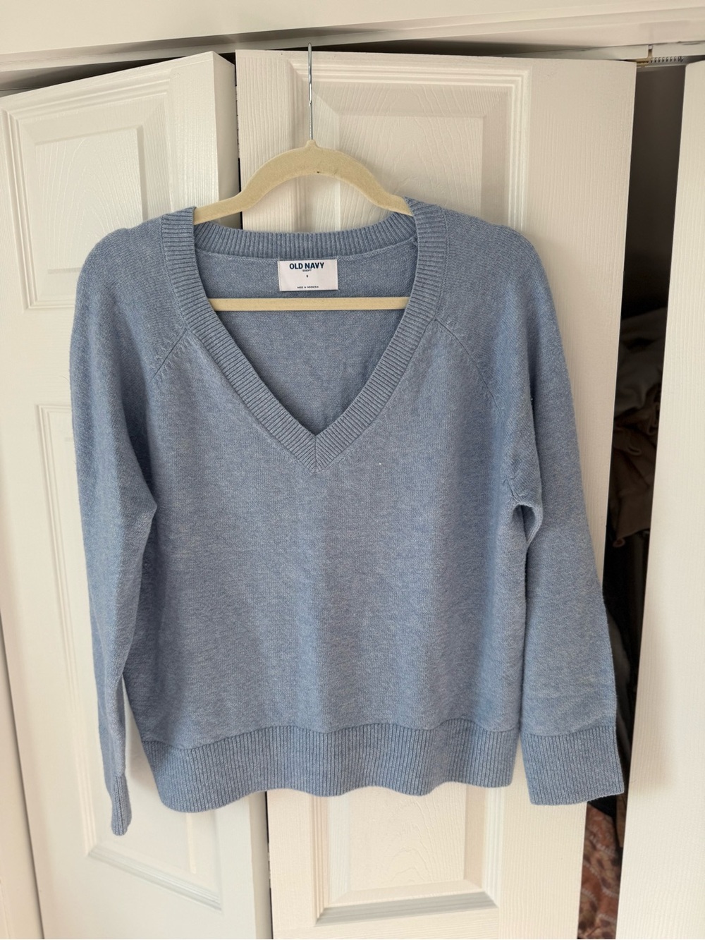 Old Navy Women's Pale Blue V-Neck SoSoft Sweater